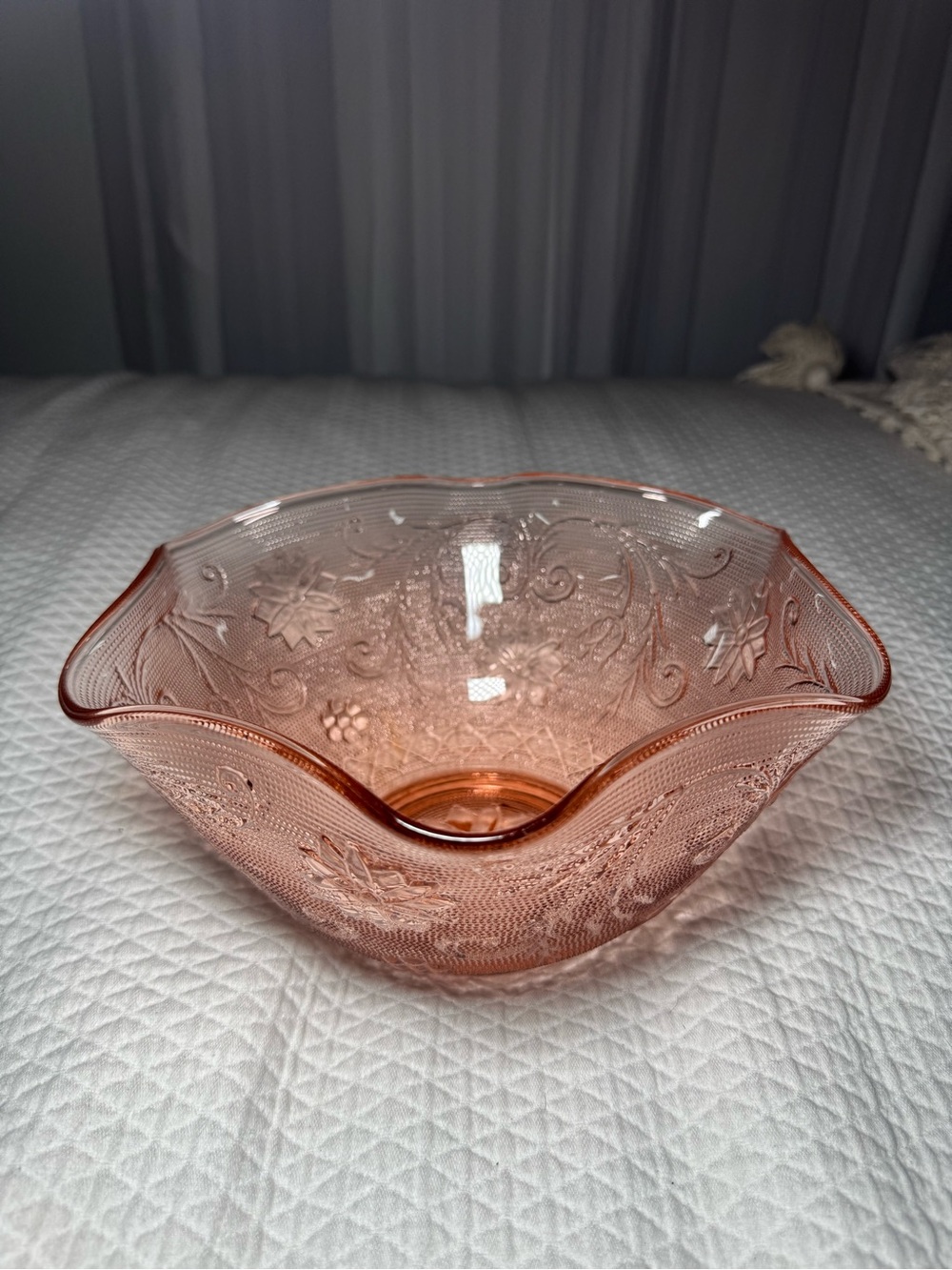 Vintage Tiara Indiana Glass Pink Sandwich Ruffled 10” Serving Bowl Floral